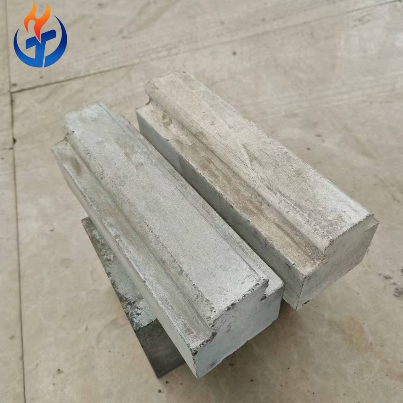 Refractory bricks
